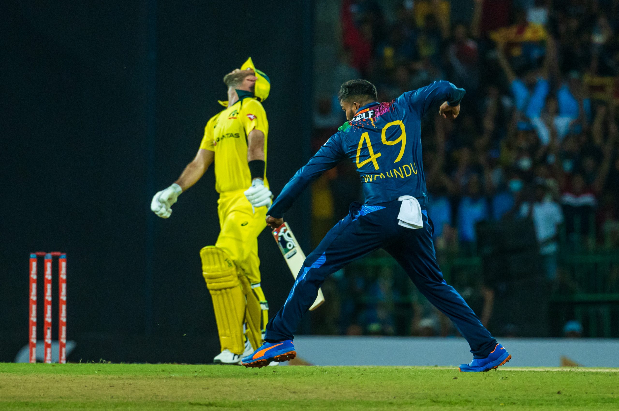 Stealthy Australia out fox Sri Lanka by 3 wkts. to already take series with two wins