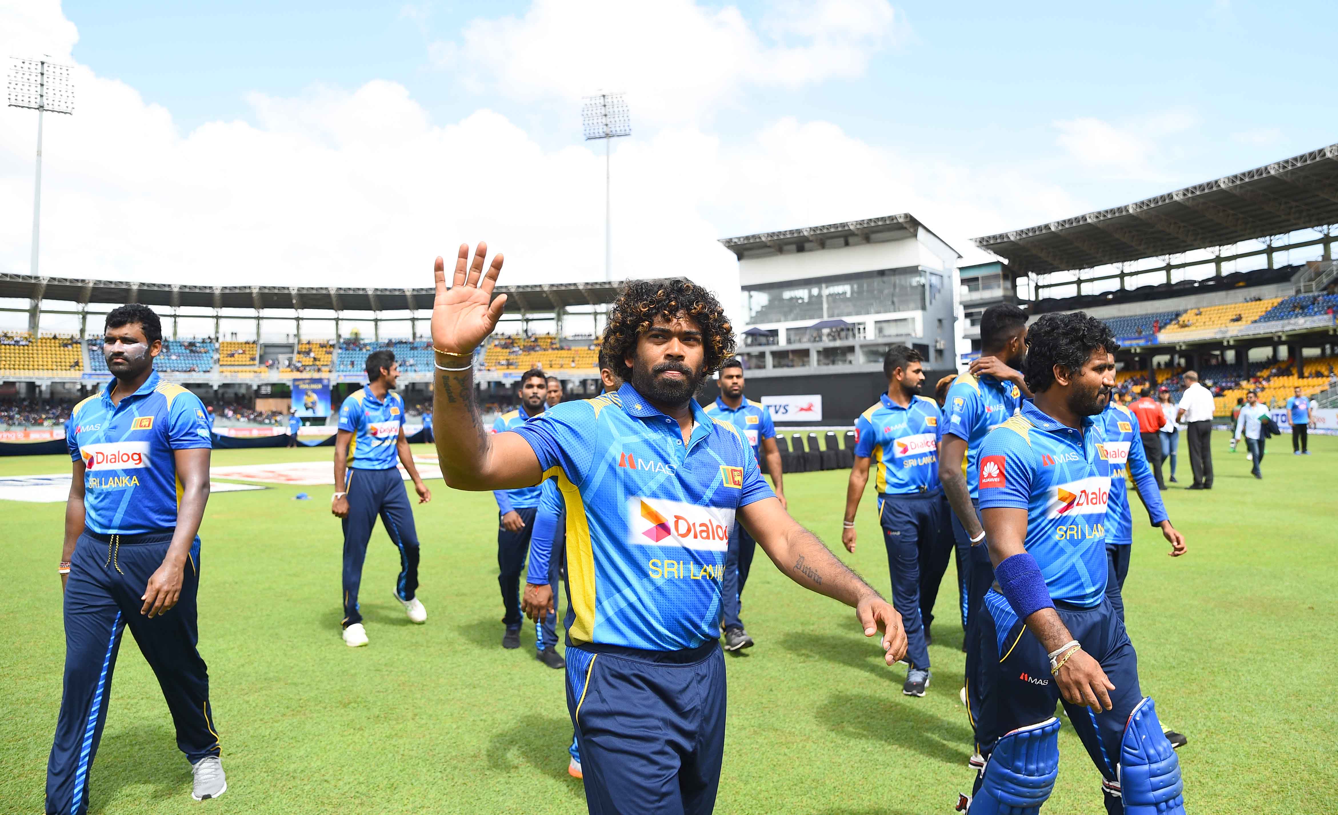 මාලිංගගේ සමුගැනීමේ තරගයේදී ශ්‍රී ලංකාව පන්දුවට පහර දෙයි