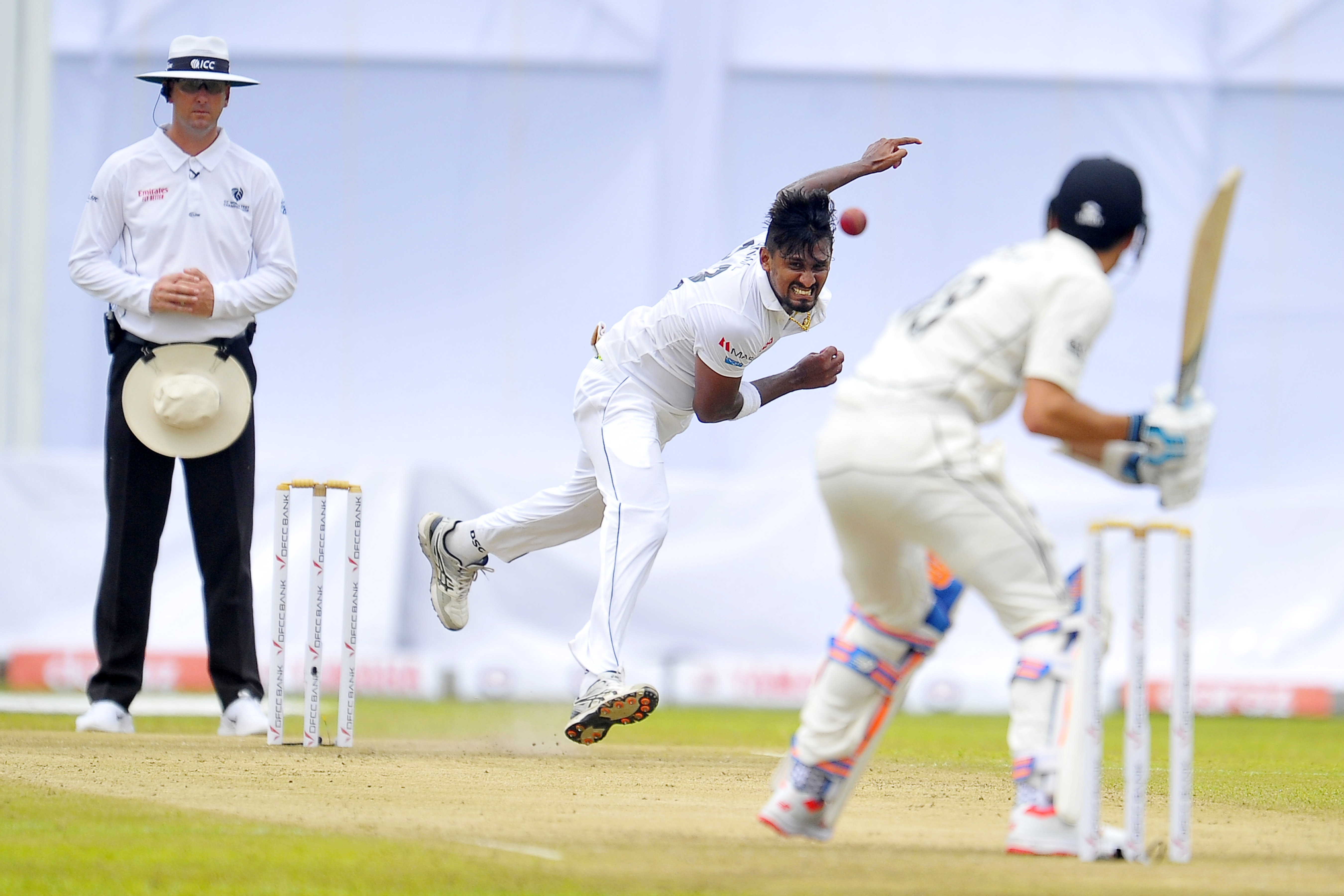Dickwella (39 n.o.) and Lakmal (28 n.o.) rescue Sri Lanka 227/7, trail New Zealand by 22