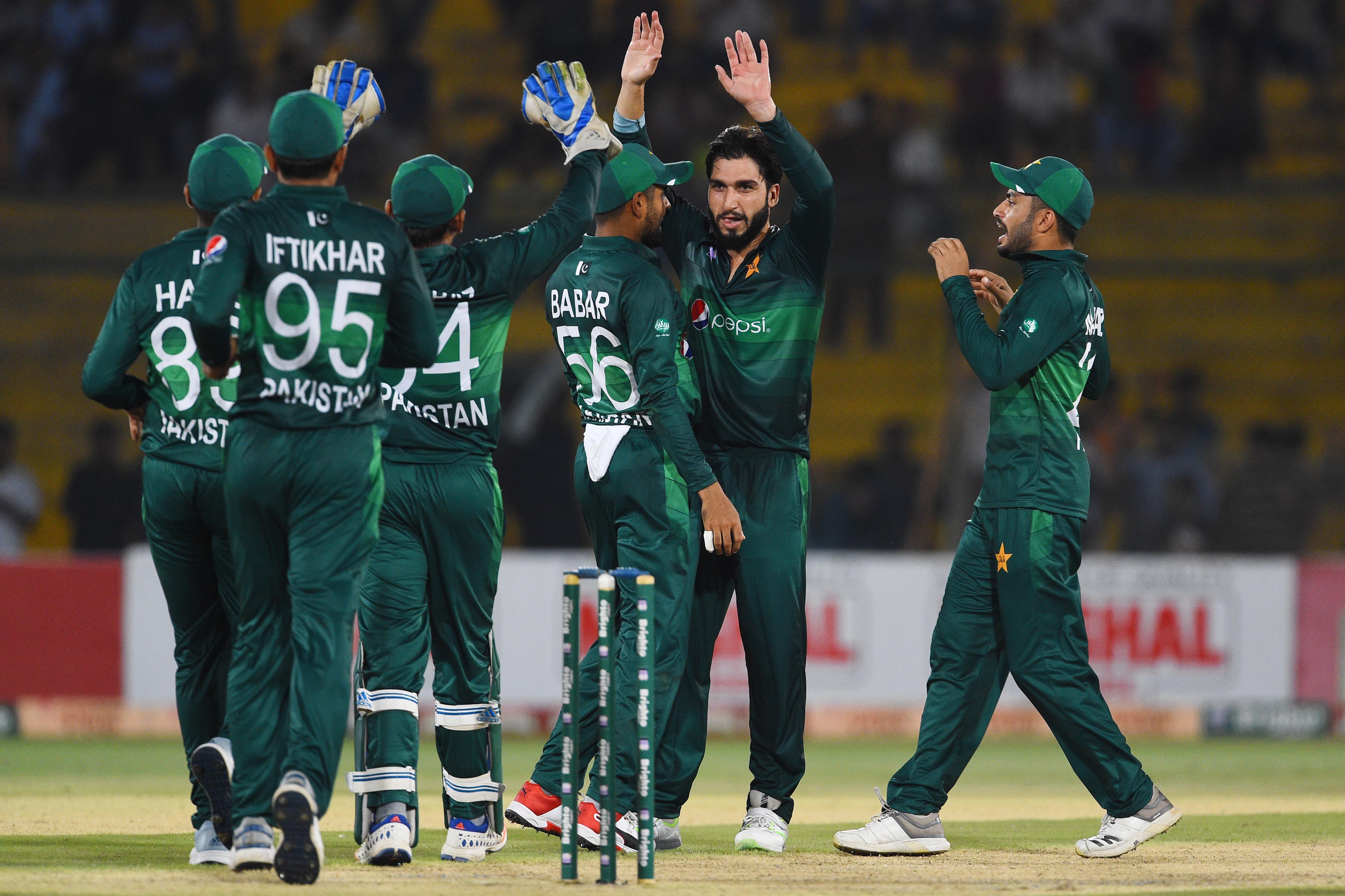 Pakistan win second ODI by 67 runs as cricket returns to the homeland
