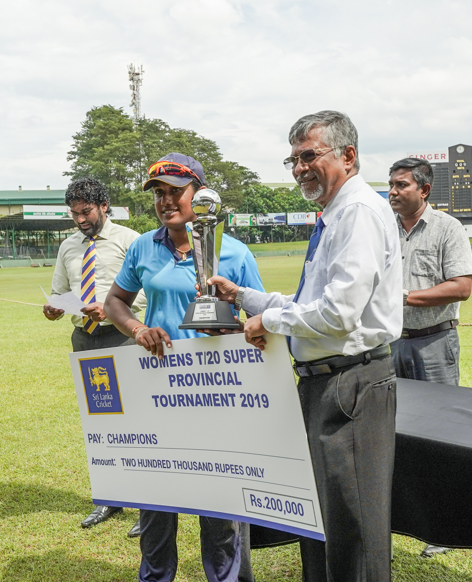 Dambulla are Super Champs trouncing Colombo by 7 wickets