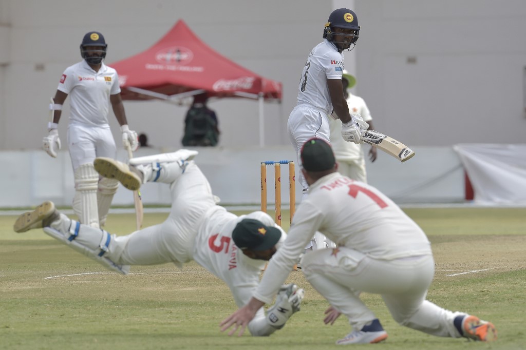 රාසාගේ පන්දු යැවීමෙන් සිම්බාබ්වේ ඉදිරියට එයි