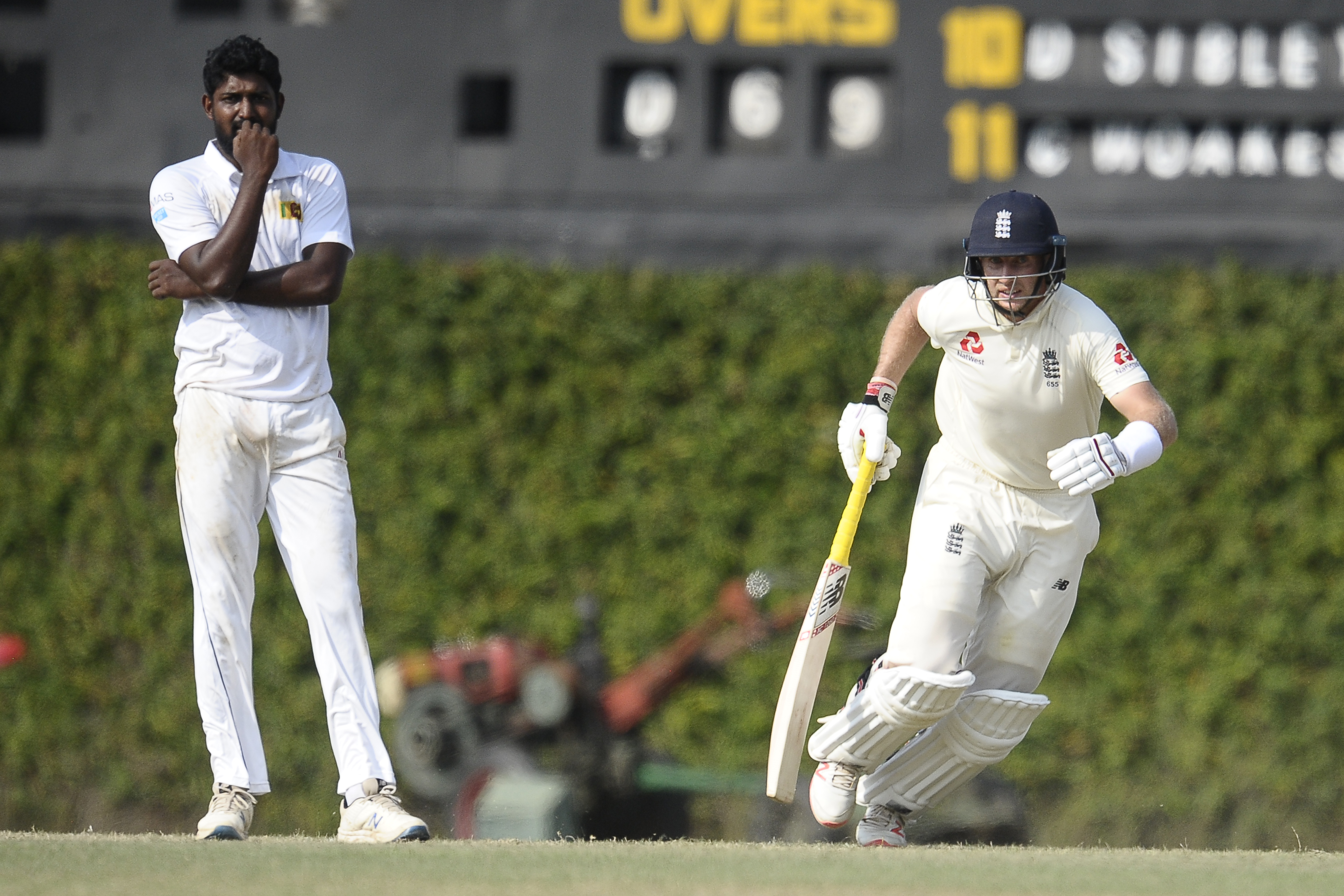 England hit top gear 354/3 Crawley 105, Root n.o. 90, Pope n.o. 84