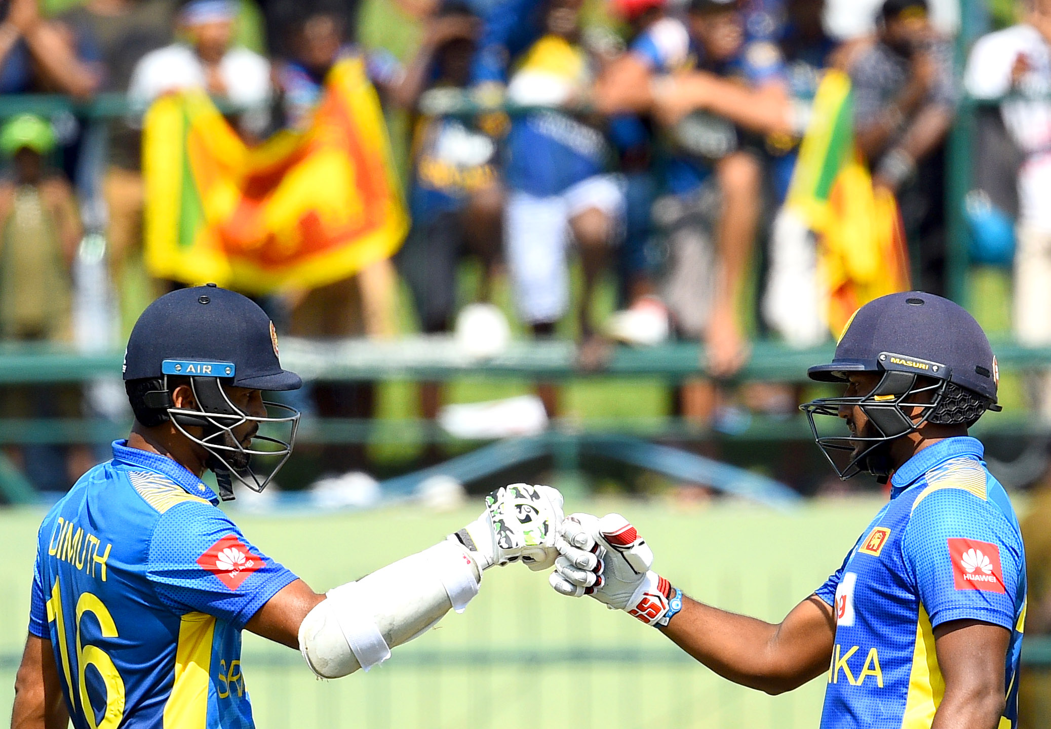 කොරෝනාට එරෙහි උපකරණයක් මිලදීගැනීමට ක්‍රිකට් ක්‍රීඩකයෝ මුදලින් දායකත්වය දක්වති