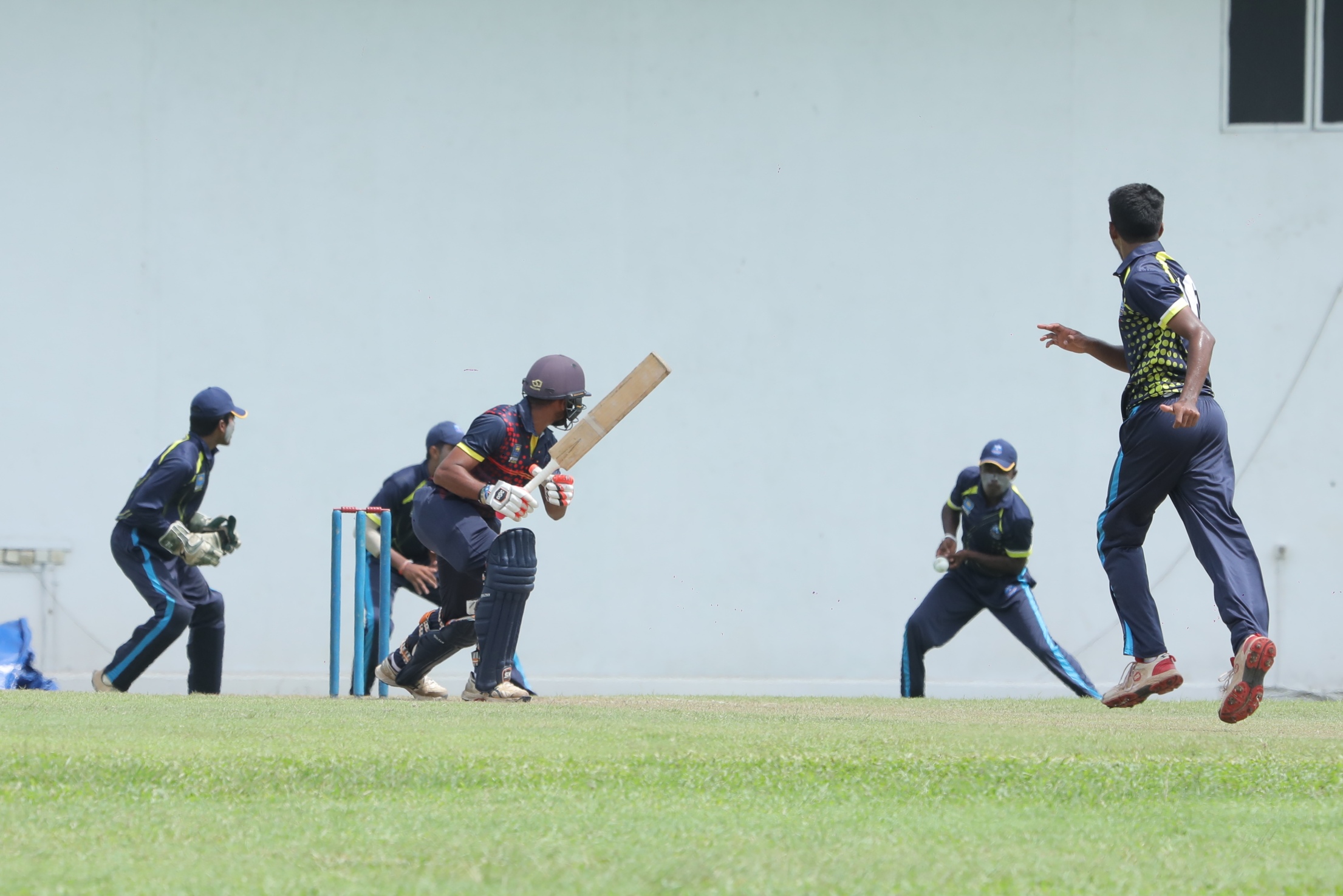 රවිඳු ප්‍රනාන්දුගෙන් ශතකයක්; ශෂික දිල්ෂාන්, කණිෂ්ක හසිත කඩුලු පහ බැගින් දවාලති