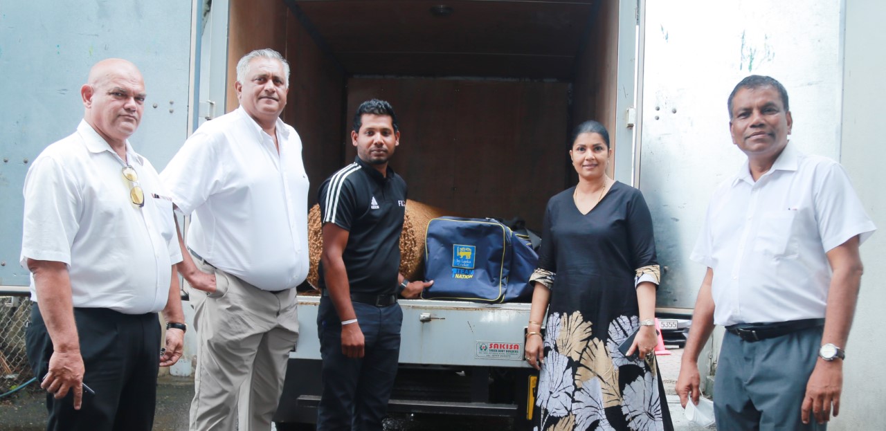 පොලොන්නරුව, ජයසිරිපුර පාසලේ බාලිකා ක්‍රිකට් ක්‍රීඩිකාවන්ට ශ්‍රී ලංකා ක්‍රිකට් වෙතින් උපකරණ පරිත්‍යාගයක්