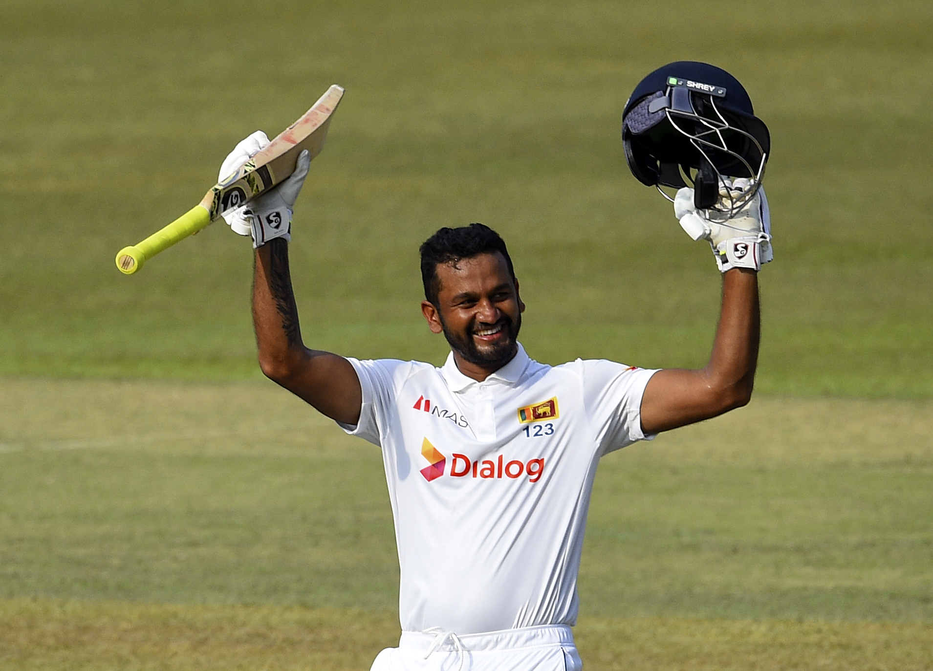 Dimuth (n.o. 234), Dhananjaya ( n.o.154) Strike Gold – Sri Lanka 512/3