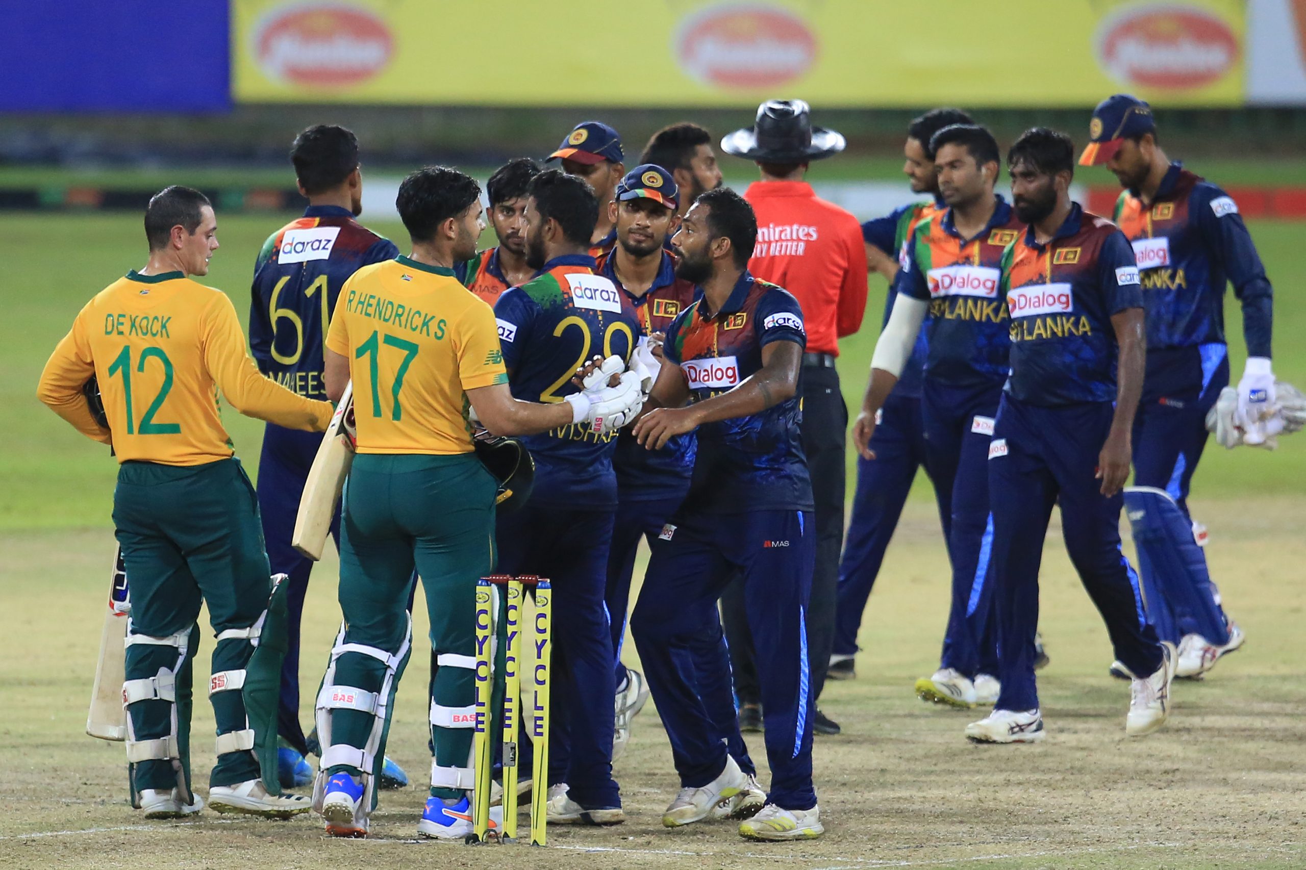 තෙවැනි තරගයෙන් දකුණු අප්‍රිකාවට කඩුලු 10 ක ජයක්