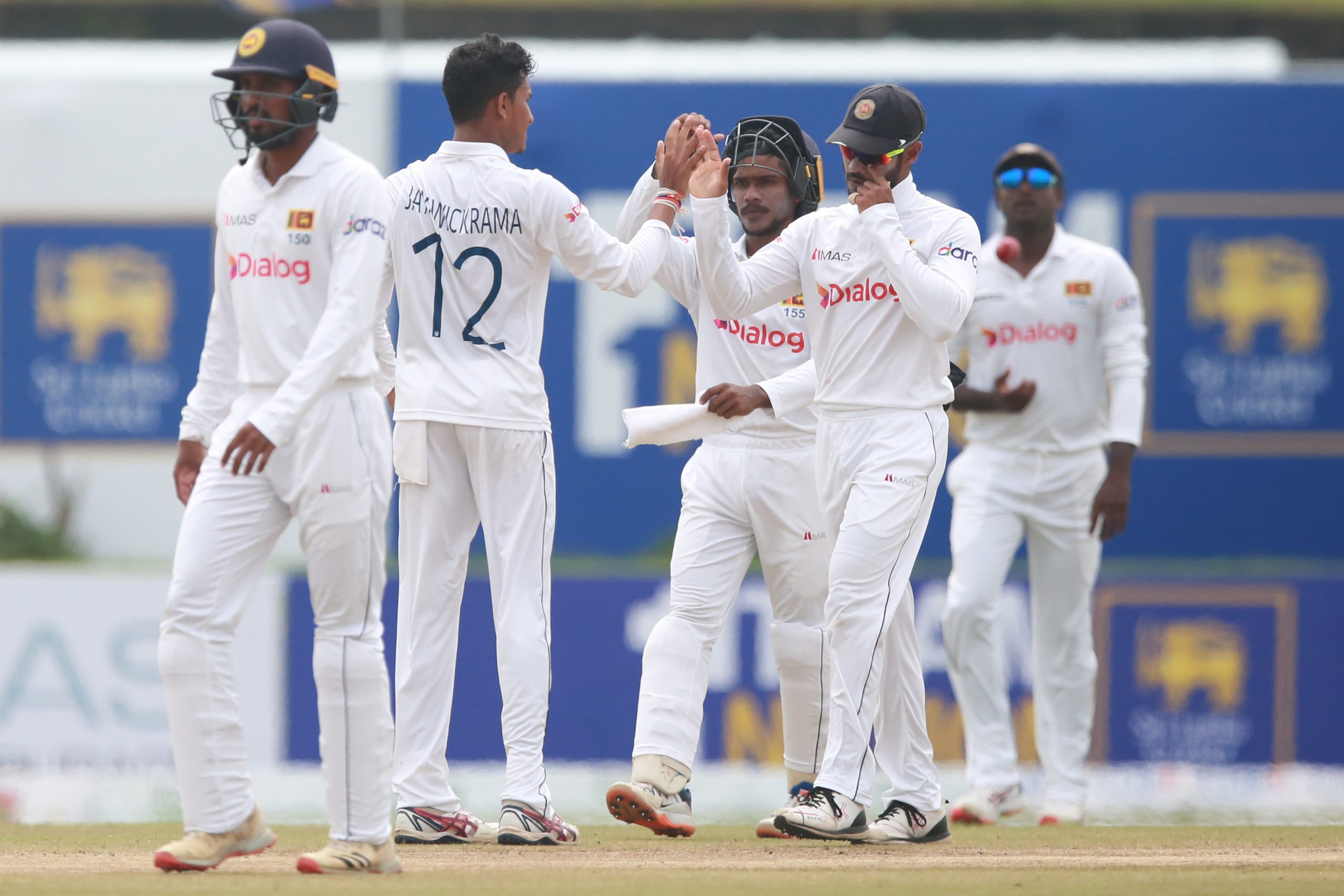 ශ්‍රී ලංකාව ලකුණු 156 කින් පෙරමුණට
