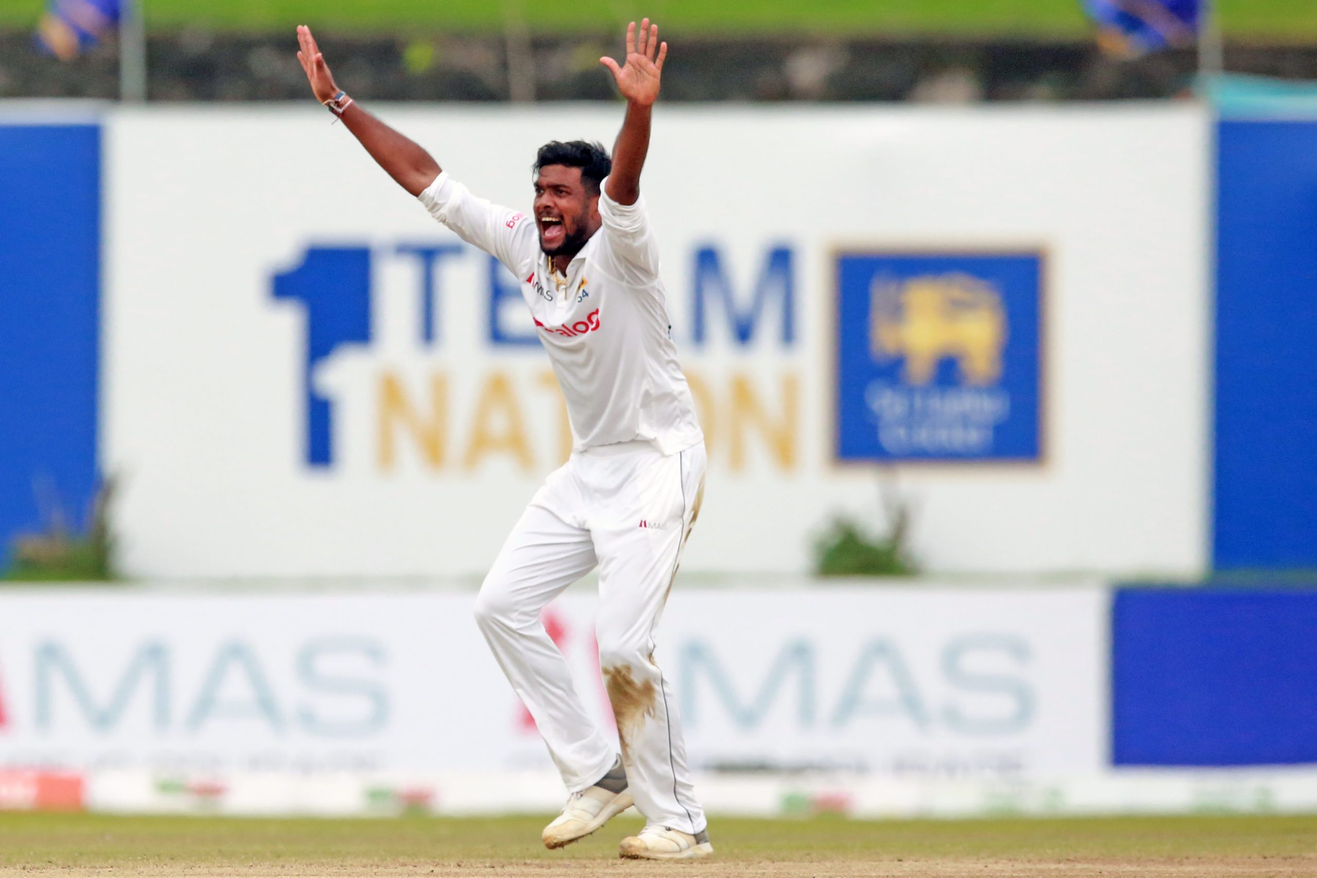 රමේෂ් සහ ලසිත් කොදෙව් ඉනිම කරකවා අත හරිති   