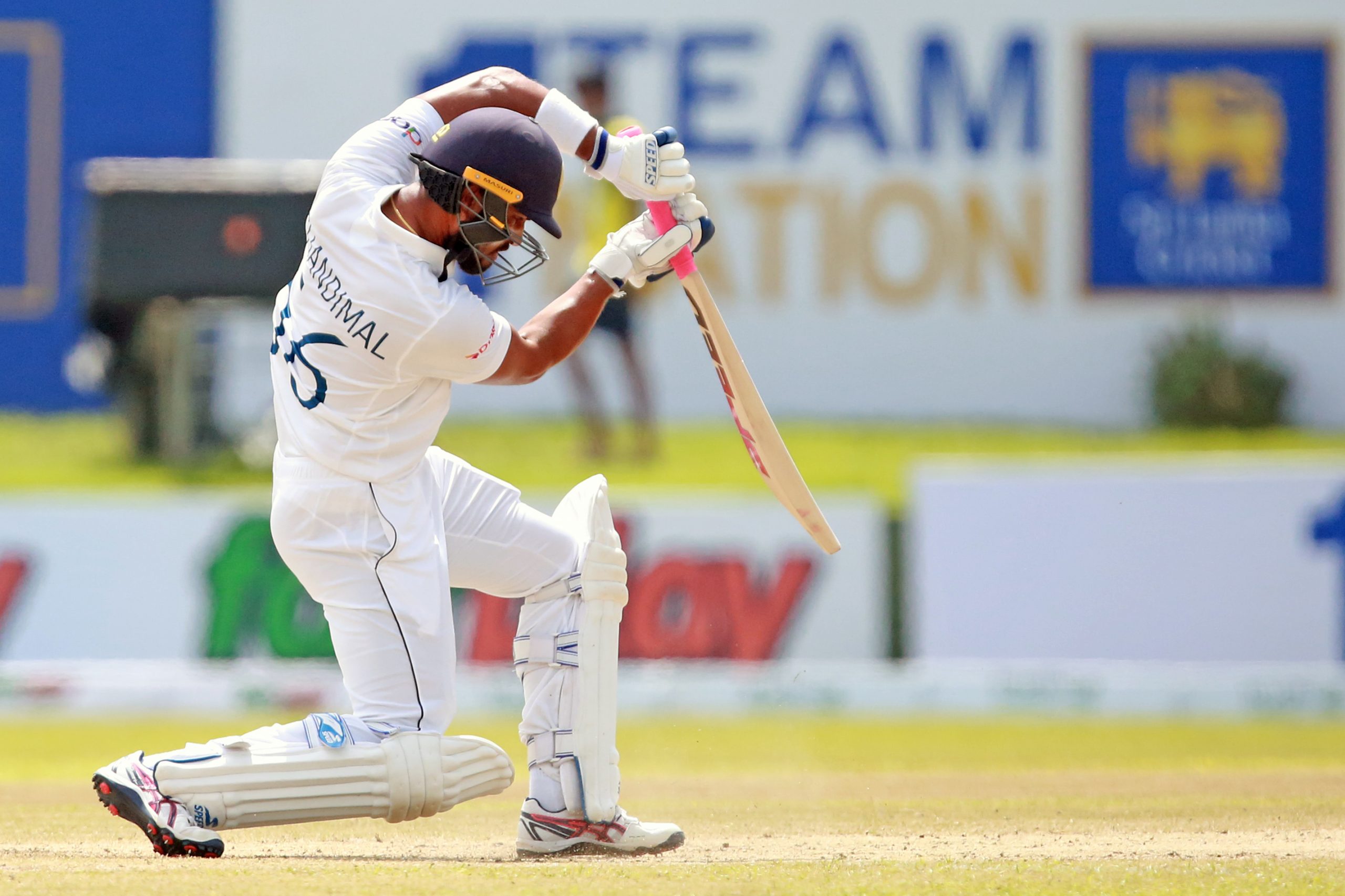 ශ්‍රී ලංකාව 386 න් නවතියි