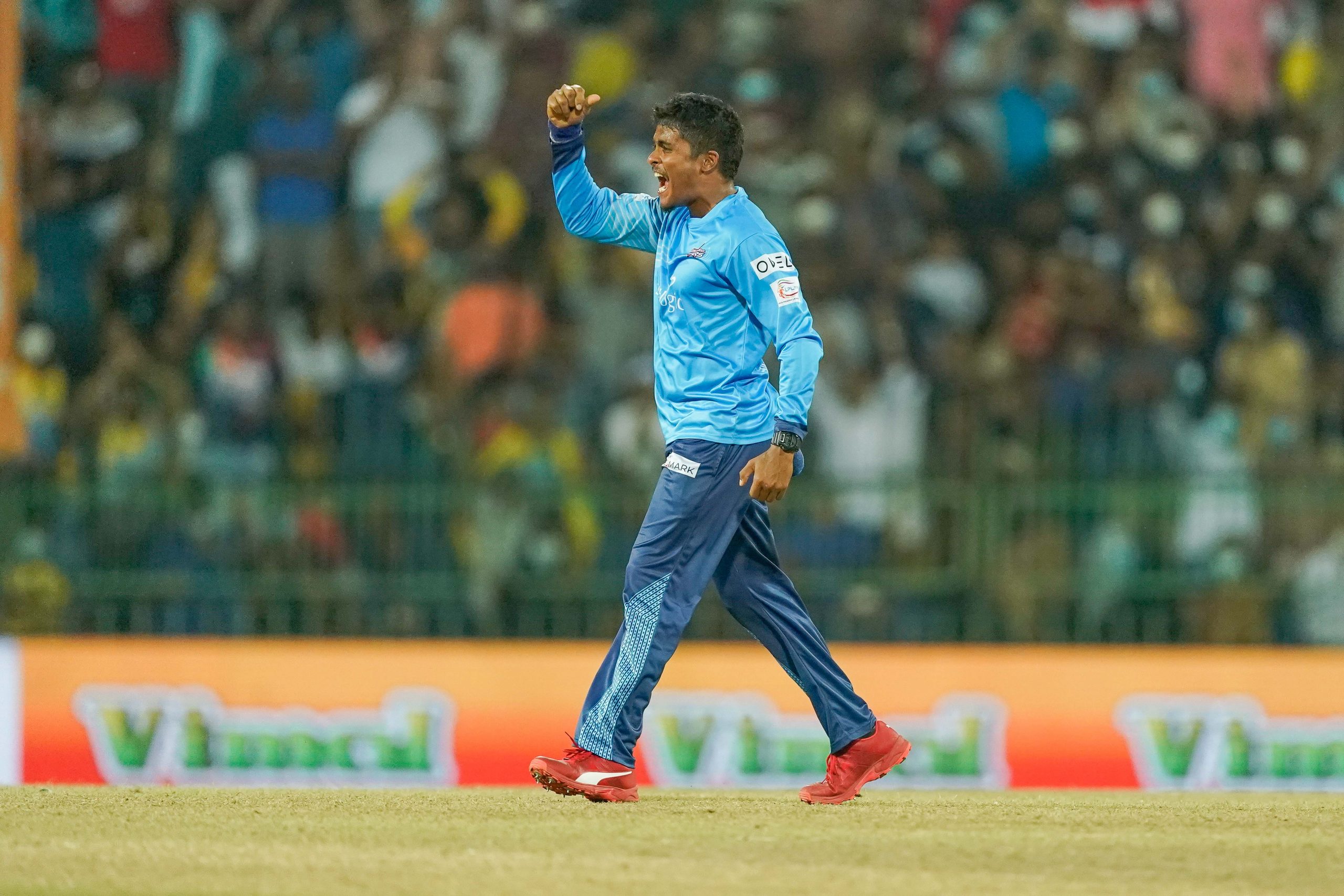 Kusal Janith 58, Vandersay 6/25 take Colombo Stars to last four