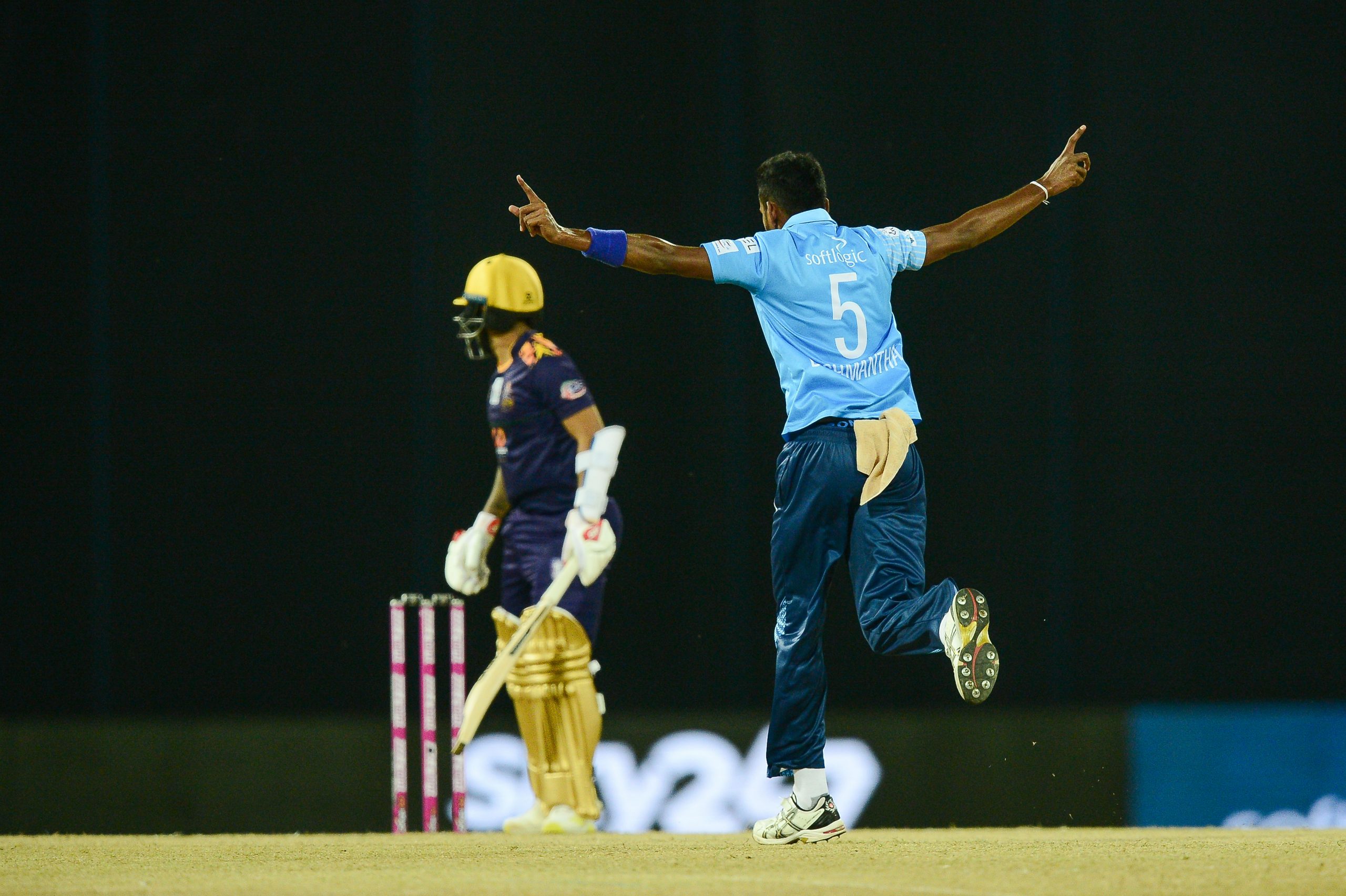 Colombo Stars make Galle Gladiators to see stars