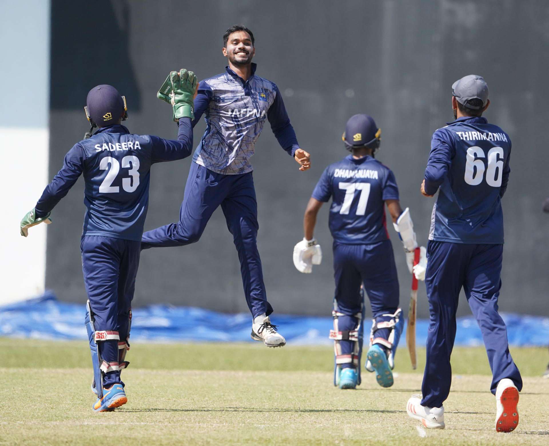 ජැෆ්නා නායක ධනංජයගෙන් සුපිරි දක්ෂතා.