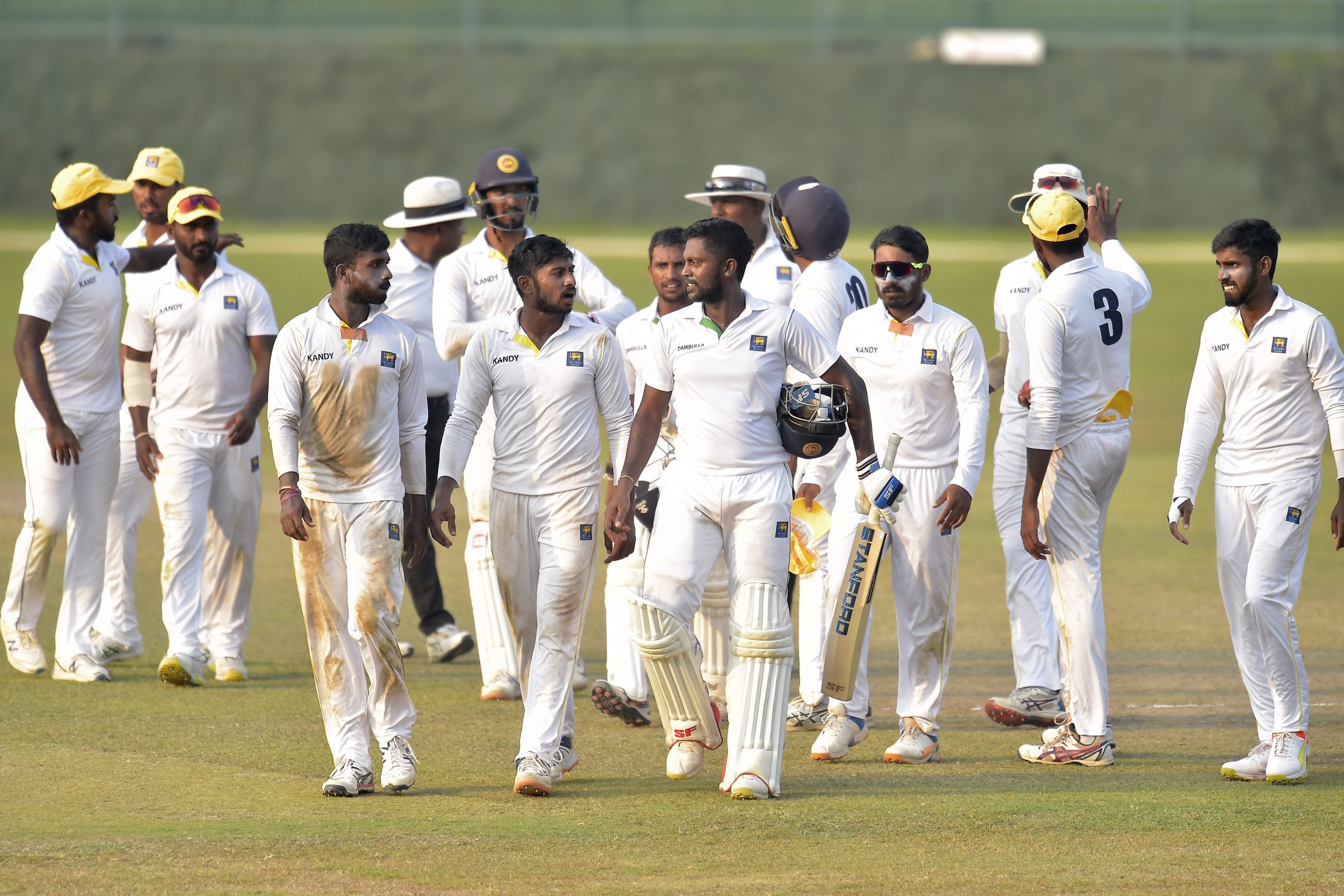 Nimesh Gunasinghe gallant 101 n.o., Leo Franscisco 48 as Dambulla stave off Kandy
