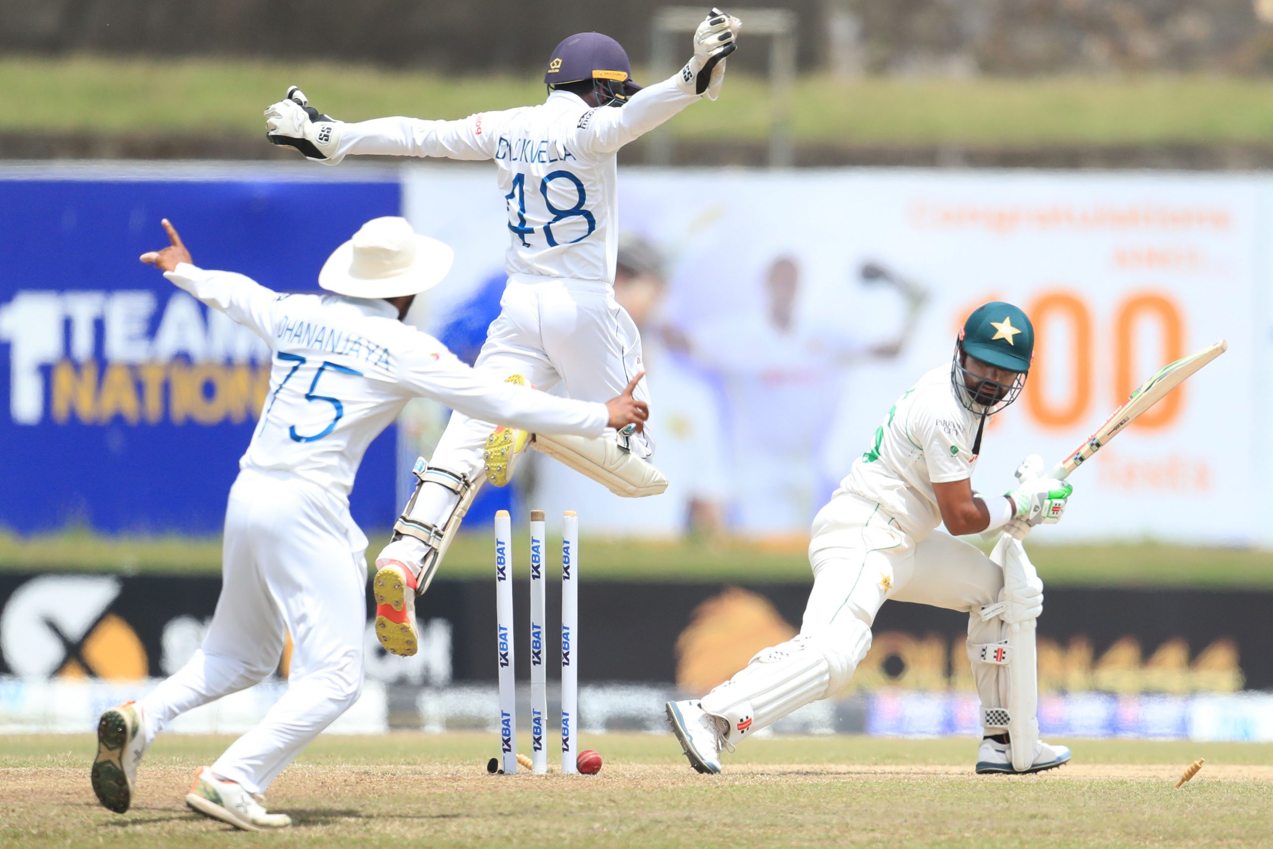 Pakistan flounder 191/7 trail by 187 – Ramesh Mendis 35 and 3/42, Prabath Jayasuriya 2/59