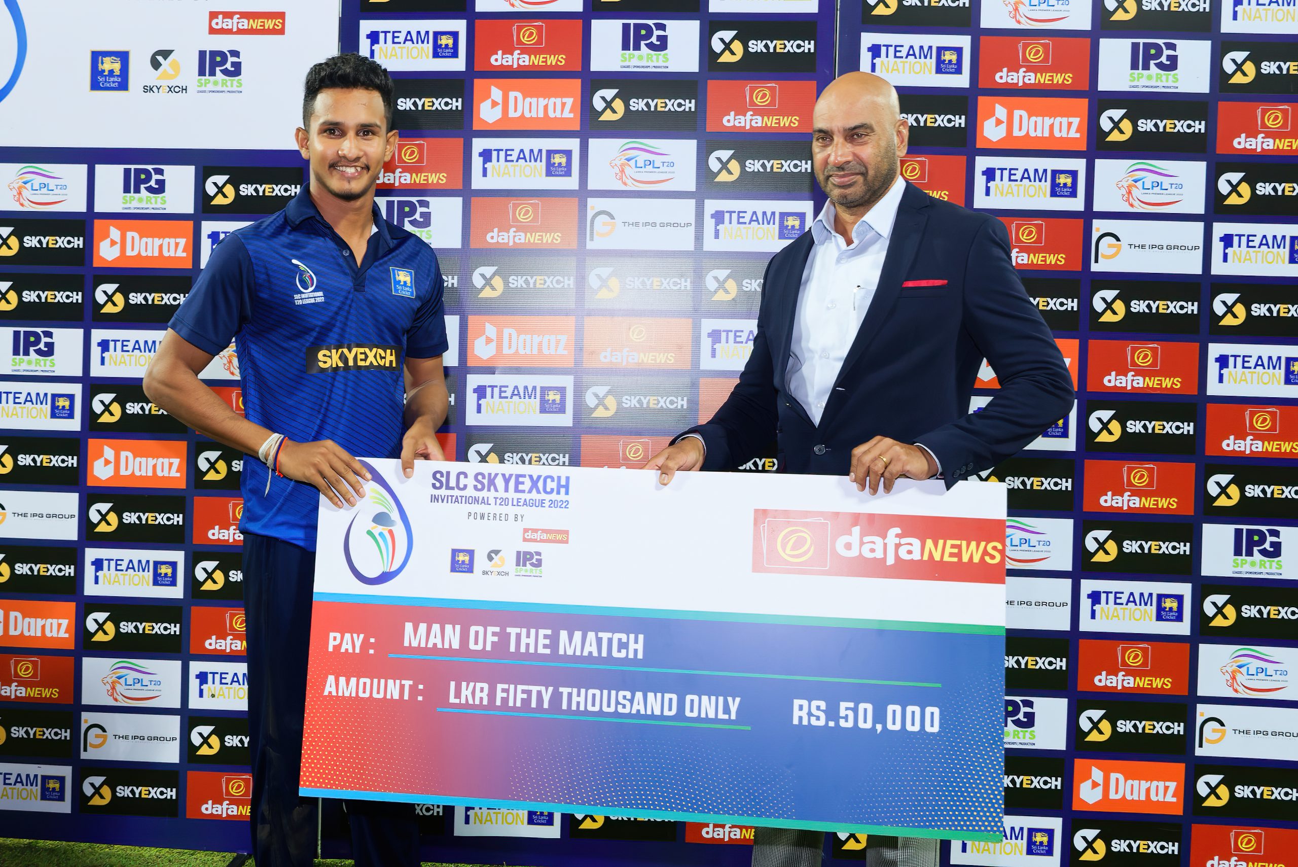 Blues pull off 4-wicket win over Greys
