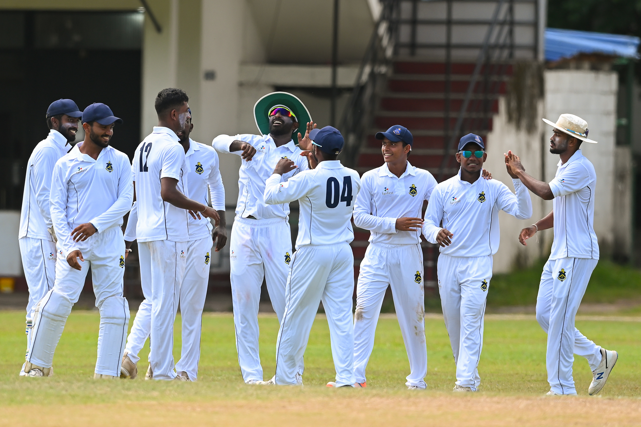 කෝල්ට්ස් සහ මුවර්ස් ඉනිමකින් ජය වාර්තා කරති