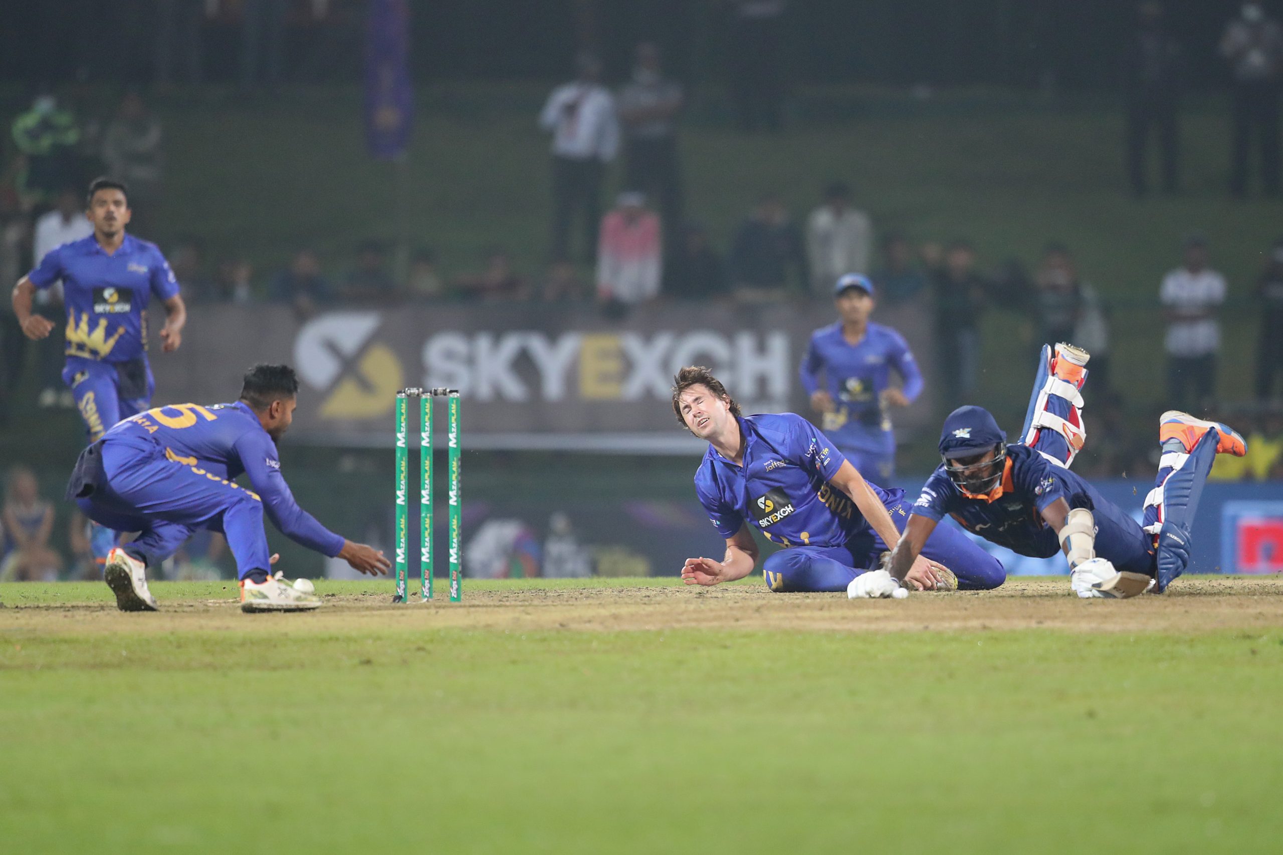 Bravo Chamika Karunaratne, 2 sixes in incredible final over drama as Kandy Falcons down Jaffna Kings