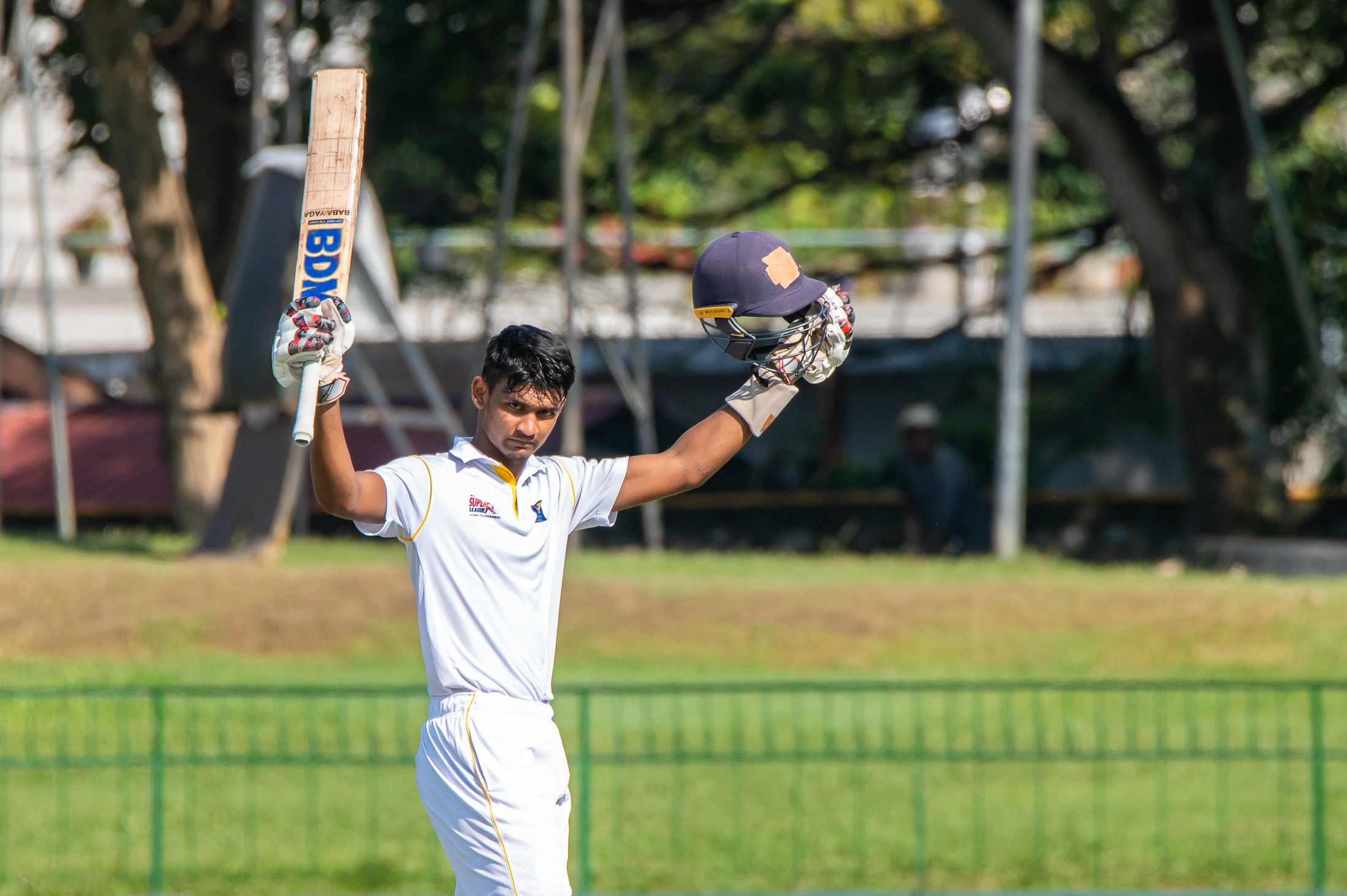 අහන් වික්‍රමසිංහගේ ශතකය අපතේ යයි :  යාපනයට ලකුණු 164ක ජයක්
