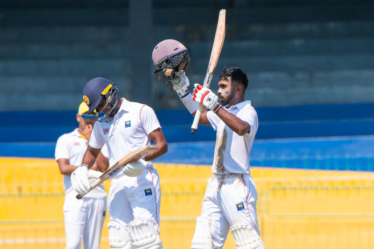 Sohan de Livera 133, Pasindu Sooriyabandara n.o. 95 as Galle rake up 356/3 in first semi final vs. Kandy