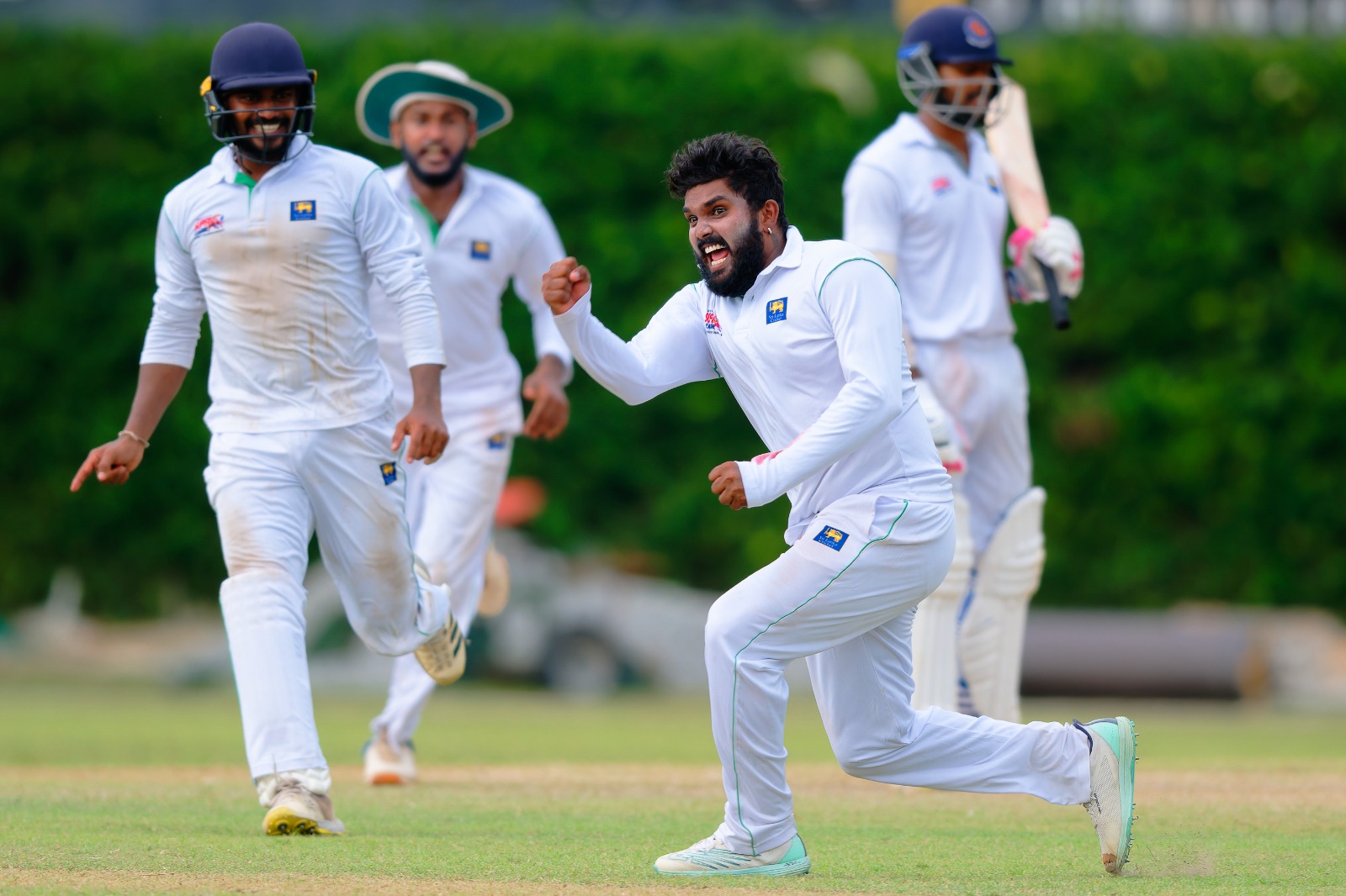 Dambulla 426, Wanindu Hasaranga 3/42, Dushan Hemantha 2/51 pin Jaffna to 220/7