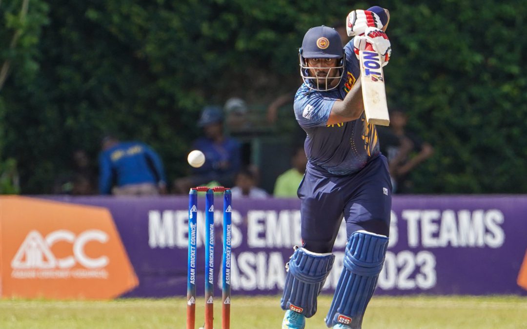 Pakistan sweep to 4-wicket win to go 1-up