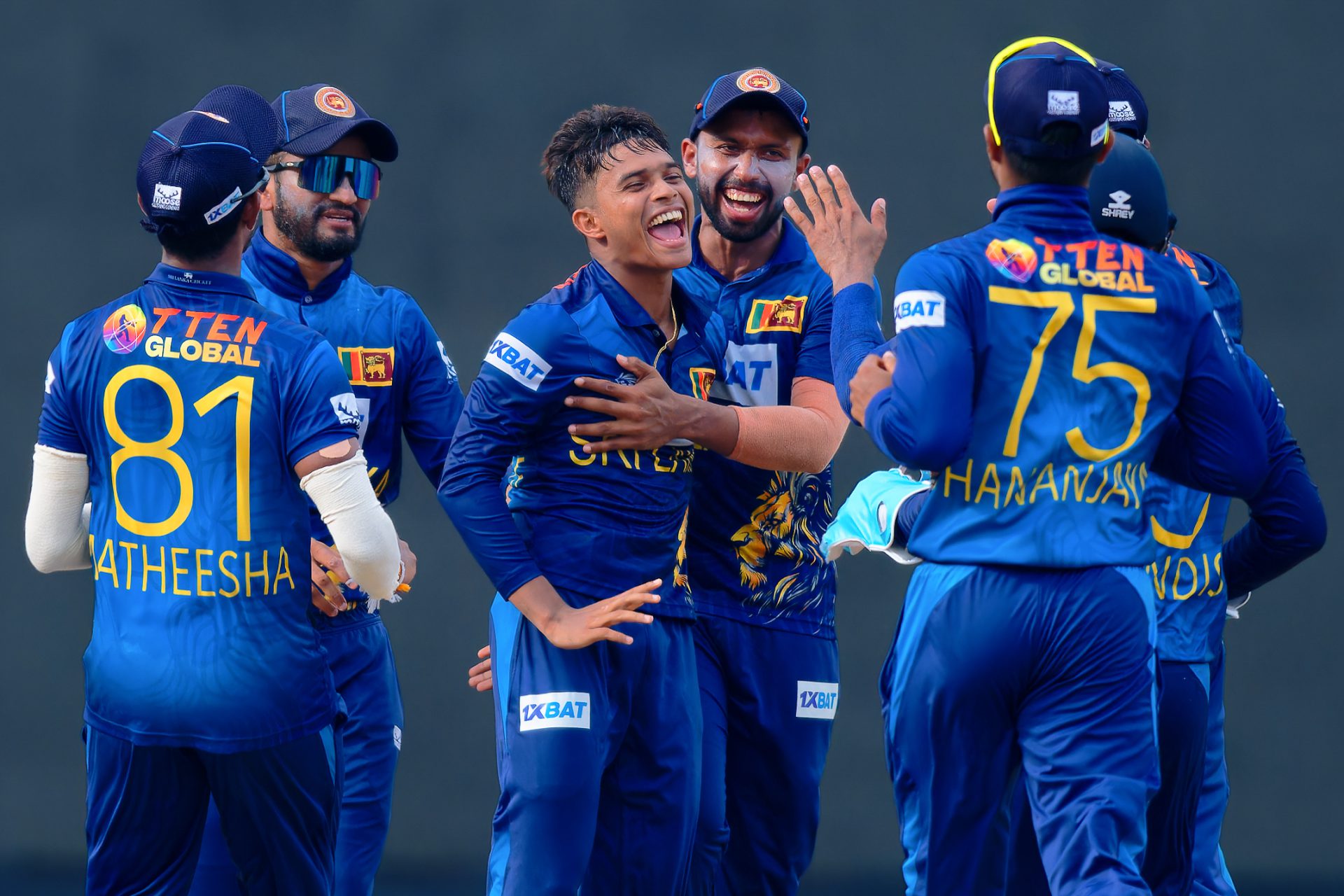 Dunith-Wellalage-celebrates-with-team_VAK_1780-2.jpg
