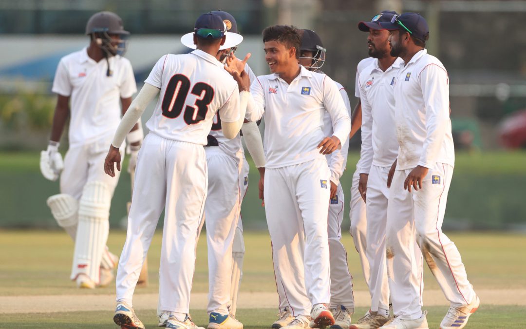 Wellalage 4/3 rocks Dambulla 6 for 26 facing imminent defeat chasing 251; Colombo 85/1 chasing 599