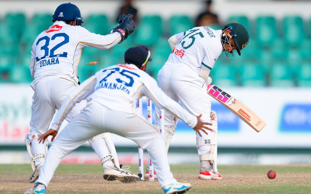 Sri Lanka poised for victory as Bangladesh reel on 115/6 and trailing by 96
