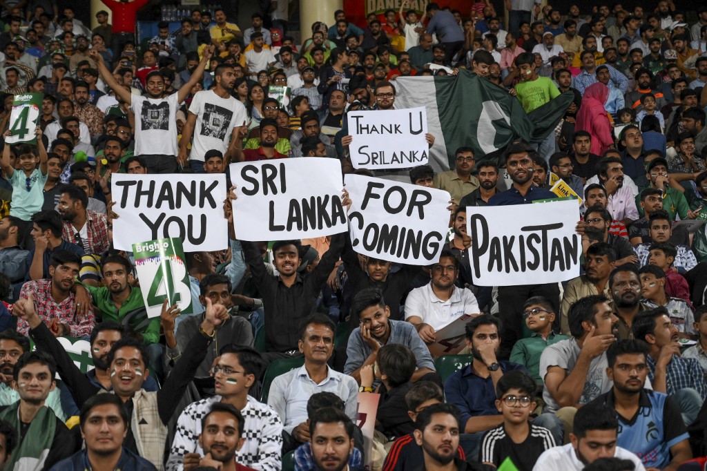 Pakistan to play Sri Lanka Tests in front of home crowds
