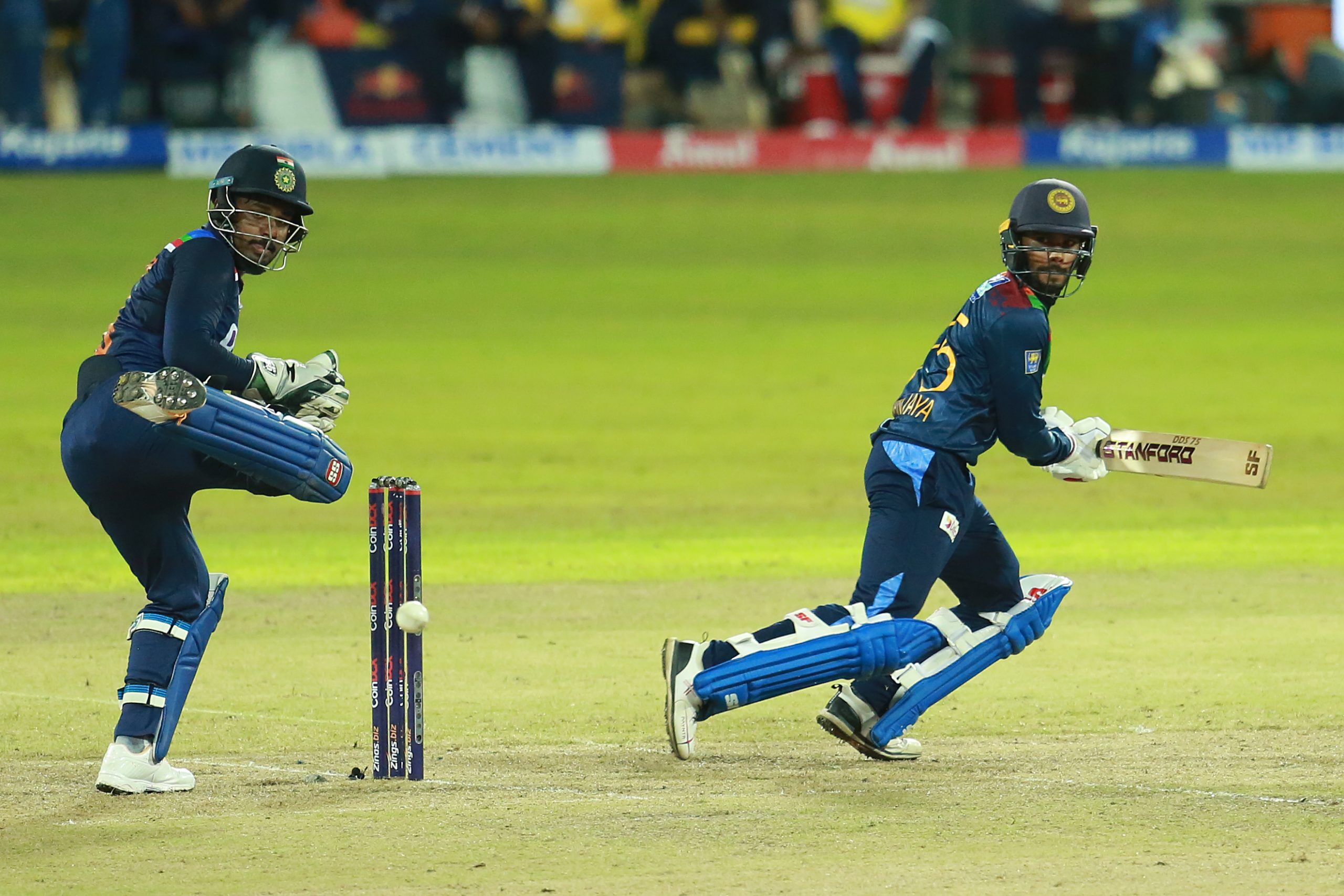 Dhananjaya de Silva bats Sri Lanka to victory with unbeaten 40 with two balls to spare