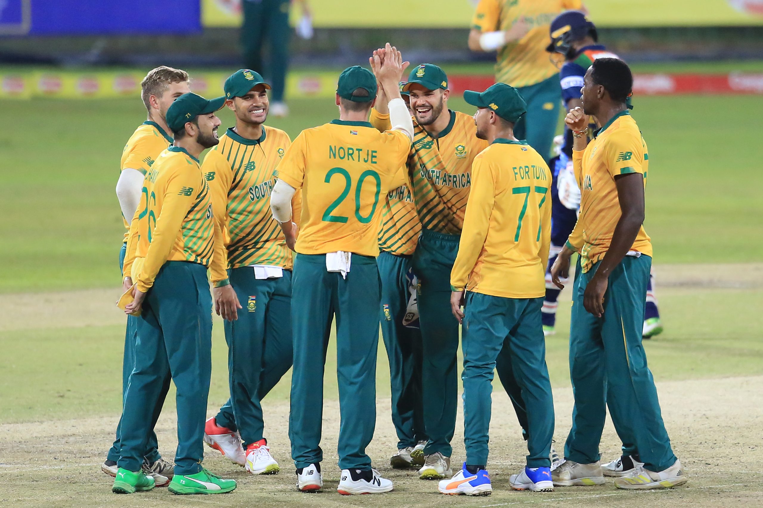 South Africa sweep to 9-wkt. win to take series with one to go