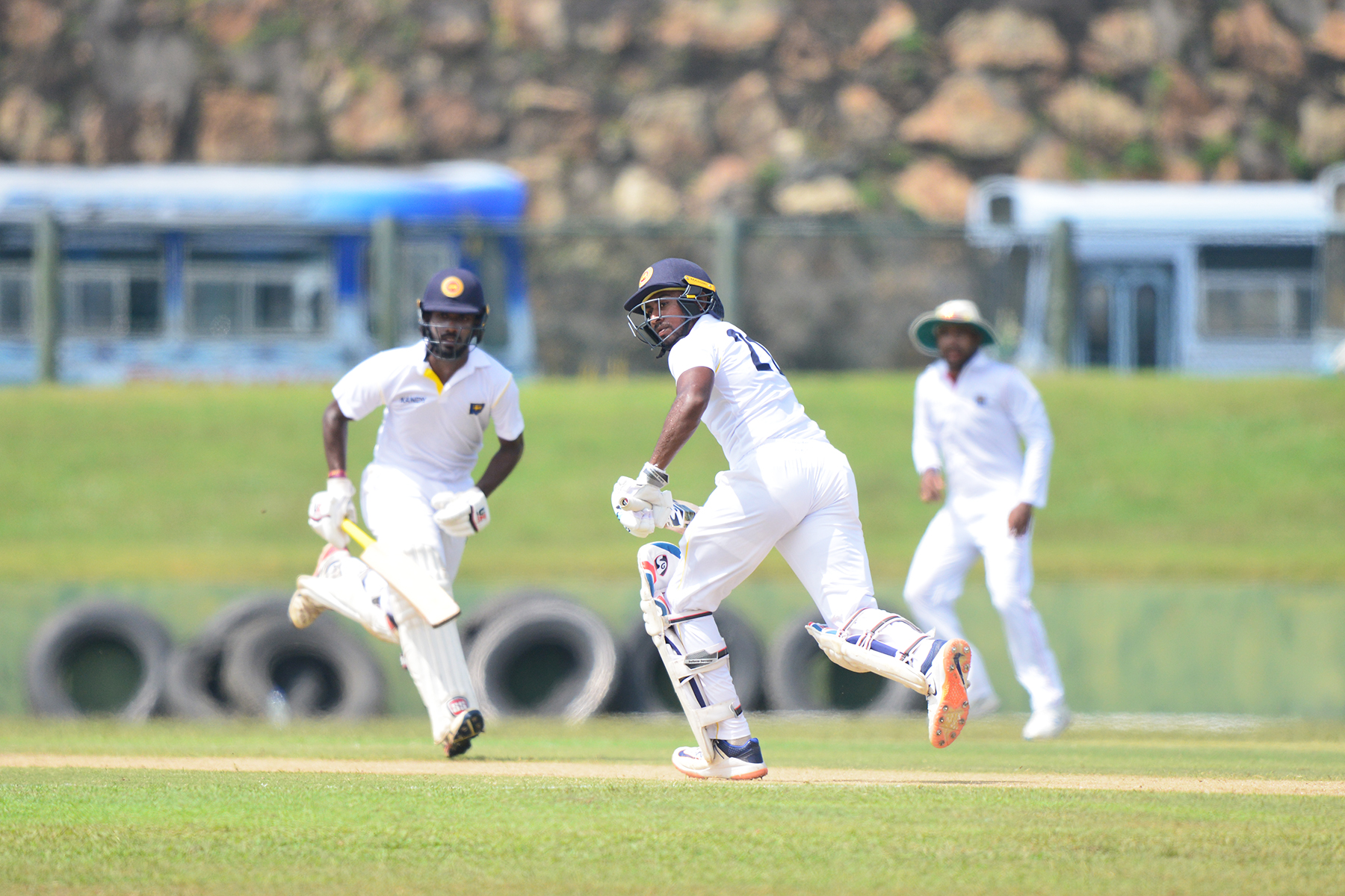 Roshen Silva rescues Colombo with a brilliant 174