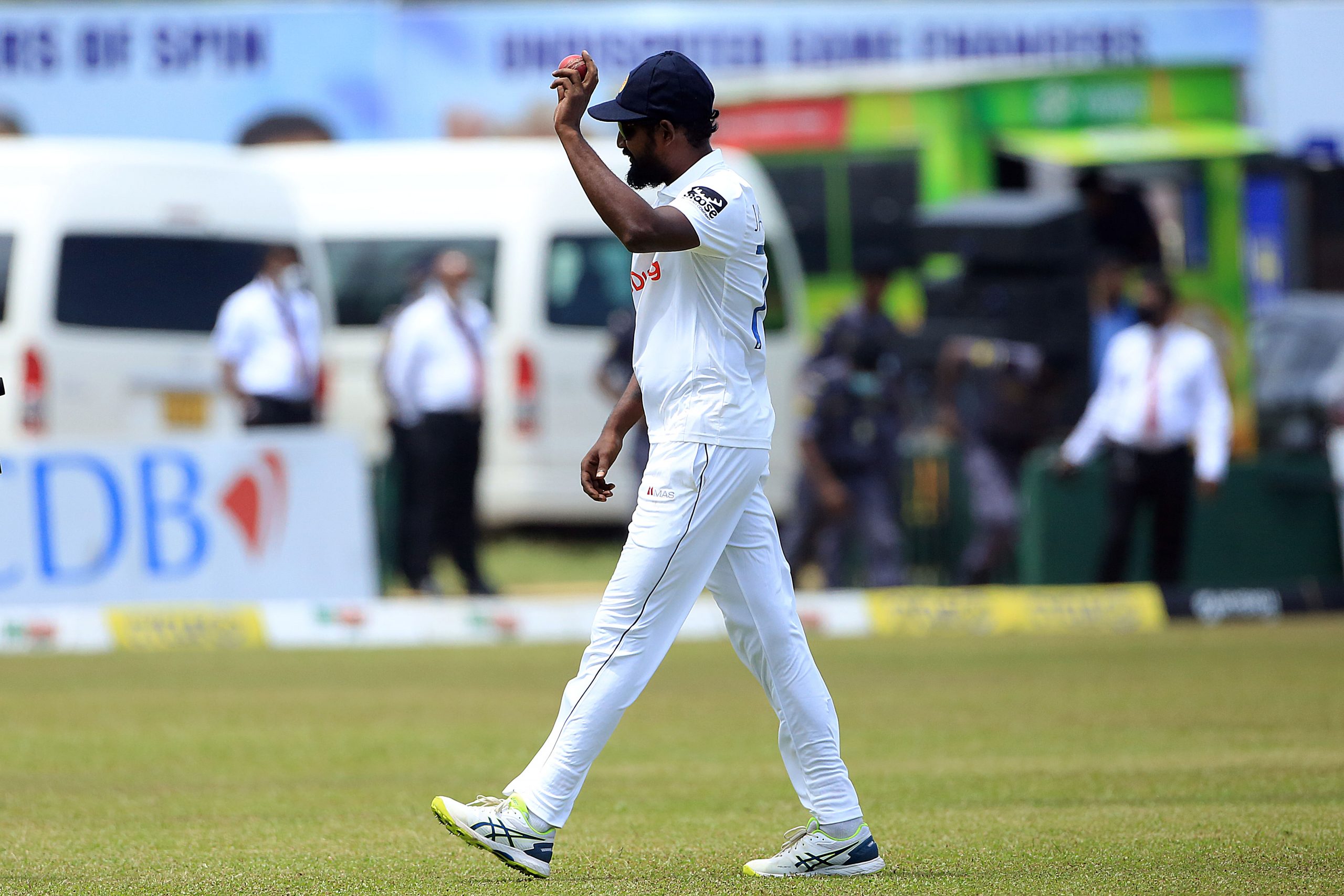 Kusal n.o. 84, Dimuth 86 stage remarkable fight back Sri Lanka 184/2 after Jayasuriya 6/118 restricts Australia to 364